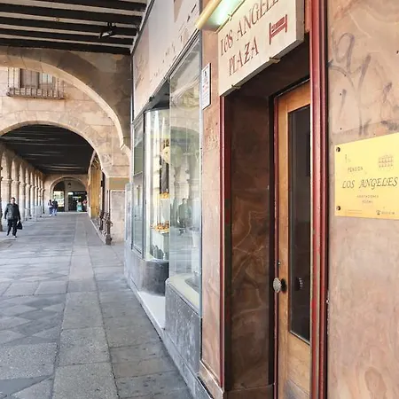 Πανσιόν Angeles Plaza 2*
